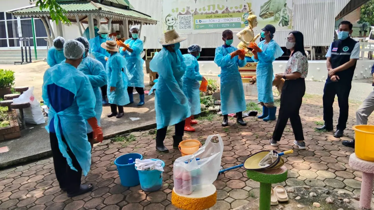 ตรวจสอบที่มา 20 ศพ ถูกดองร่าง ในวัดพระบาทน้ำพุ ฉีดพ่นพื้นที่