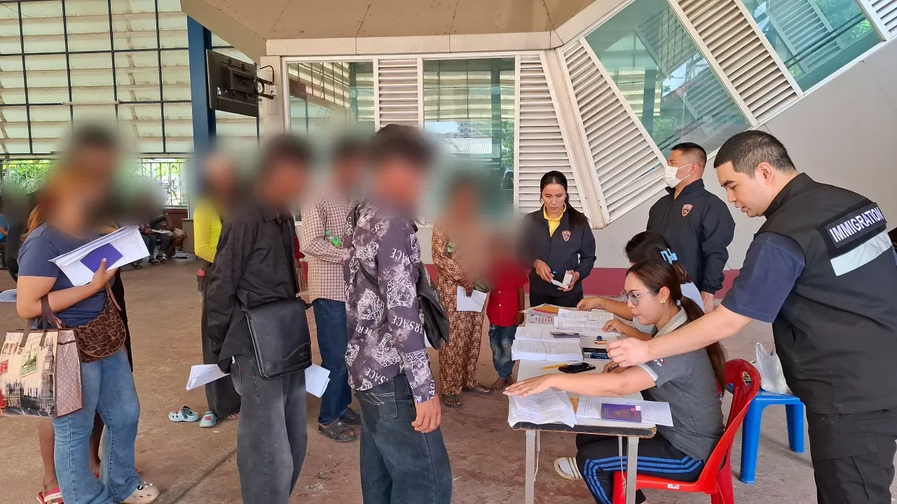 แรงงานกัมพูชา ในสระแก้วที่ถือบอเดอร์พาส มาลงทะเบียนผ่อนผัน