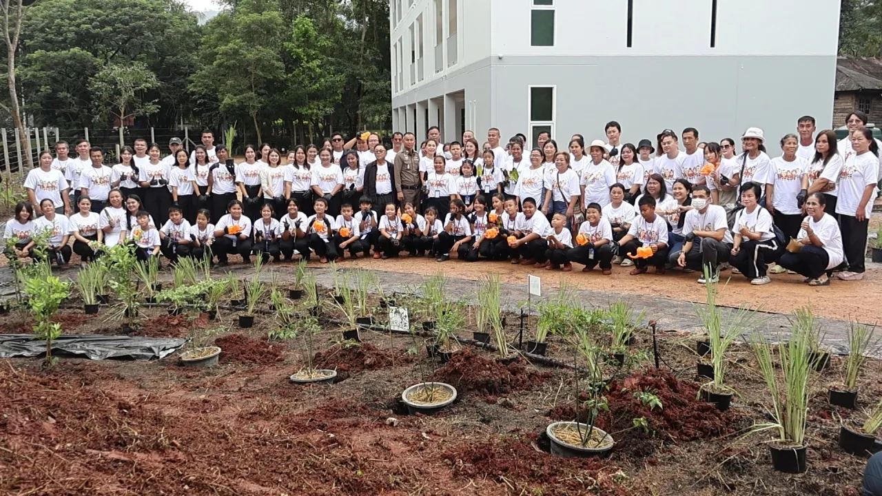 มูลนิธิอิ่มอกอิ่มใจ เปิดโครงการ ปลูกผักสวนสมุนไพรฯ