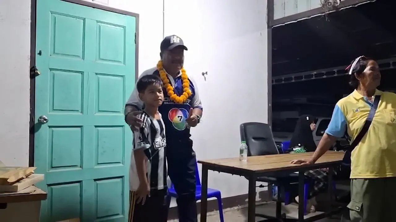 หมอนทองวิทยา นักเตะทีม เดินทางกลับถึงบ้านอย่างอบอุ่น