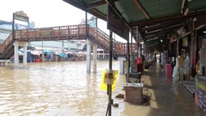 ตลาดน้ำอัมพวา