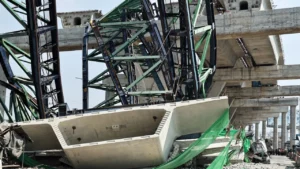 เครนถล่มพระราม 2