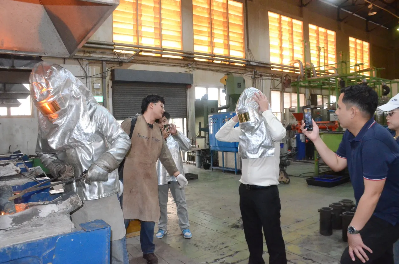 เต้ มงคลกิตติ์ บุกโคราช ชูนโยบายสร้างจูราสสิค พาร์ค