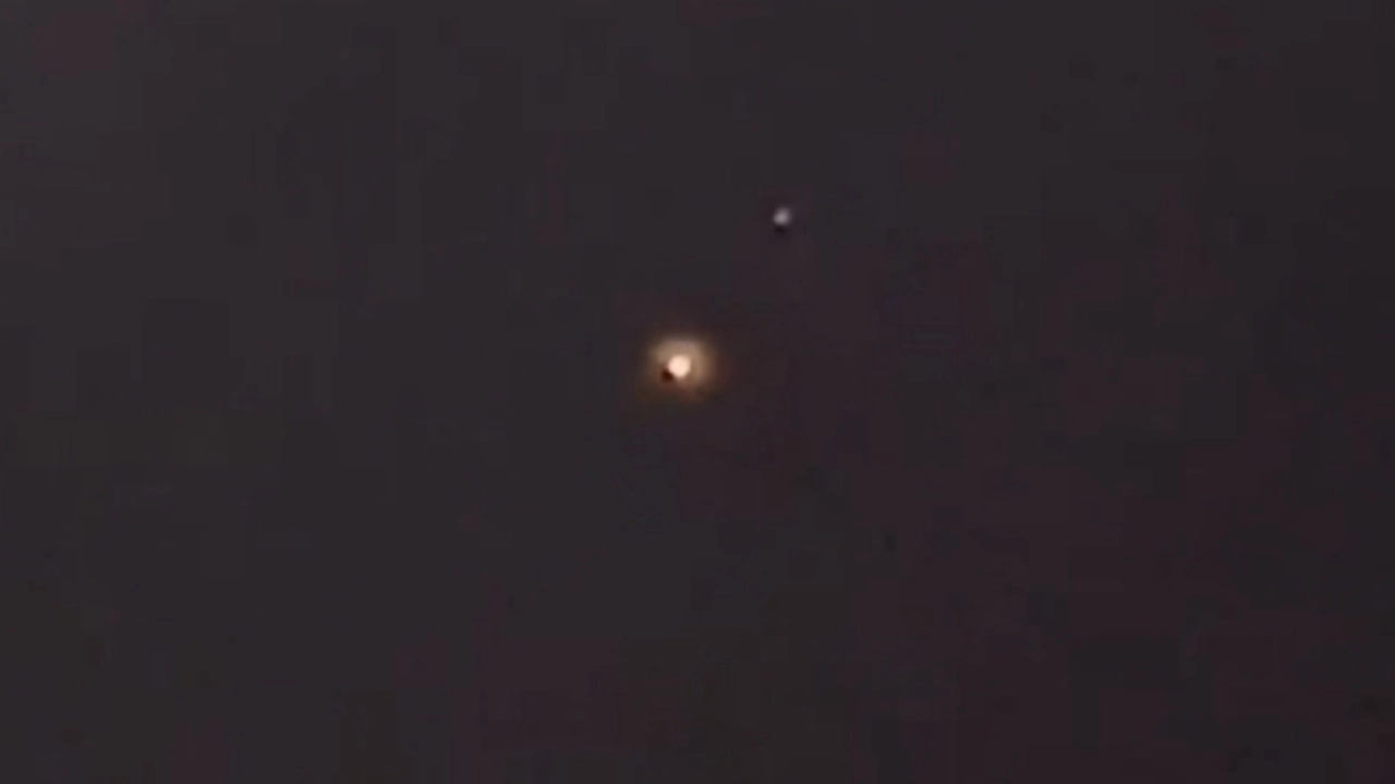 ดวงไฟประหลาด ลอยวูบวาบคืนวันโกน-วันพระ ไม่กล้าออกบ้าน