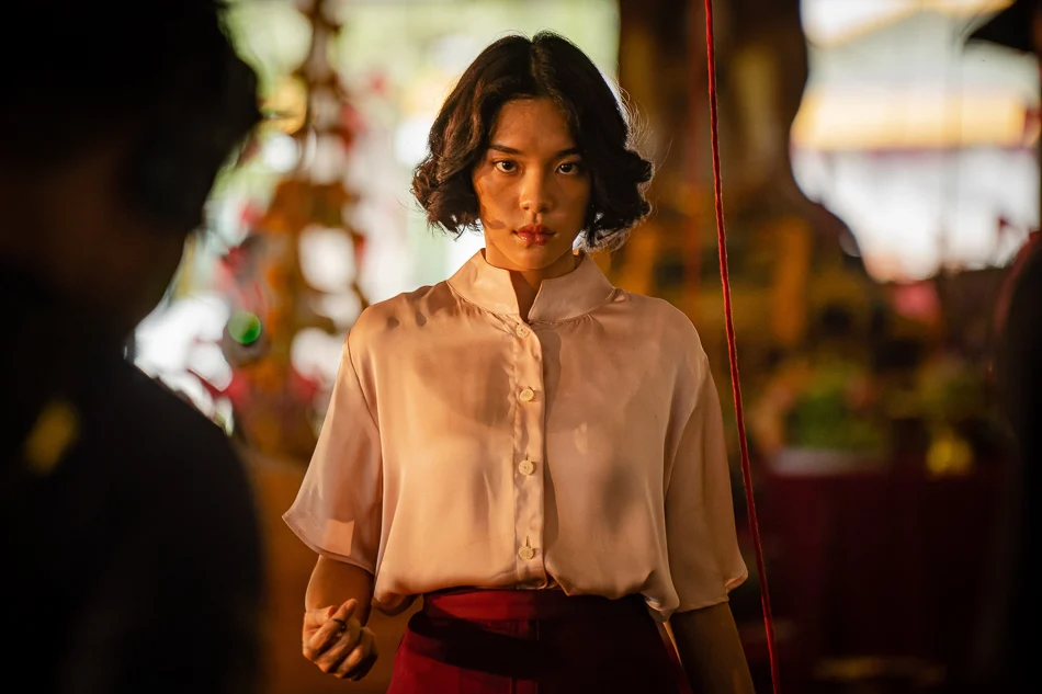 รีวิวหนัง พนอ (PANOR) รอยจารึกแห่งมนต์ดำ – เมื่อ “ครูพนอ” จุติมาเพื่อพิพากษาโลกใบนี้ด้วยอาคม